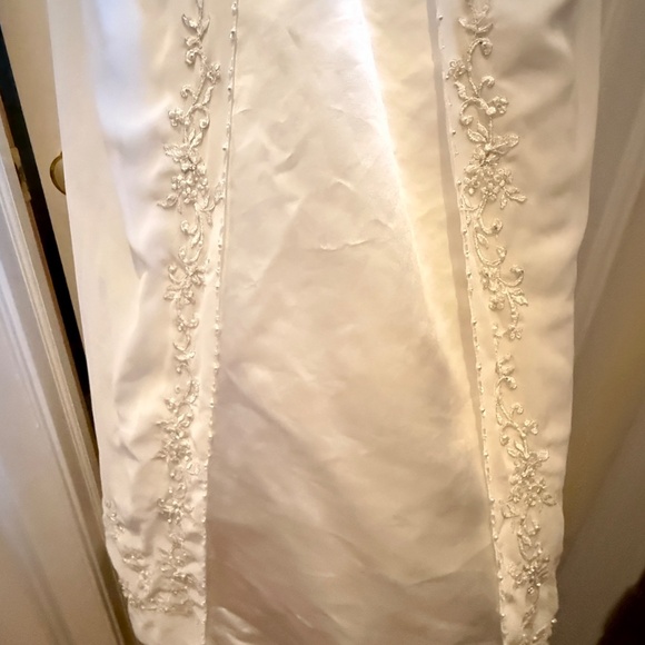 David’s Bridal NWT A line Chiffon Split Front Overlay Wedding Dress STYLE# V9010 - Picture 13 of 16